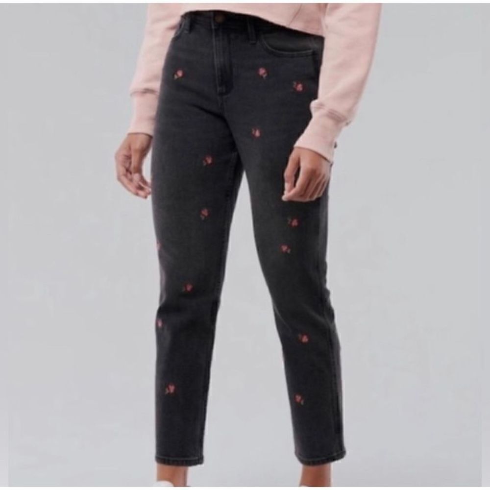 Hollister Black Embroidered Rose Curvy High‎ Rise Mom Jeans | 25